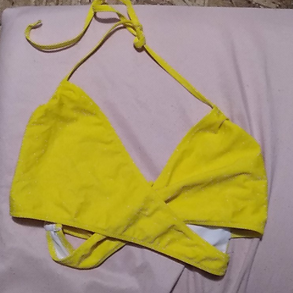 Bikini - Picture 2 of 4